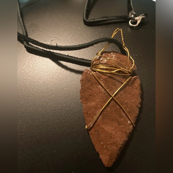 Hand carved stone arrow head on black suede cord - Picture 1 of 5